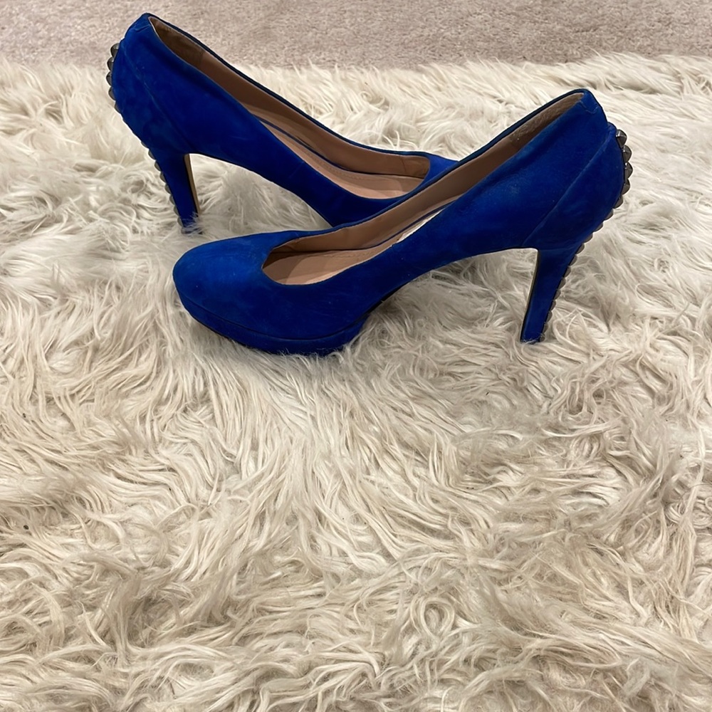 They are Vince Camuto high heels